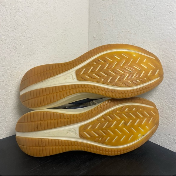 Tracksmith Elliot Runner - Picture 7 of 8